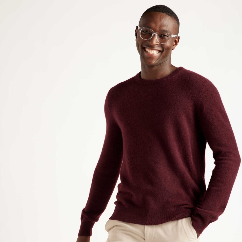 Boss sweaters, a brand synonymous with sophistication and high-quality craftsmanship, presents a range of sweaters that cater to the refined tastes of the modern gentleman.