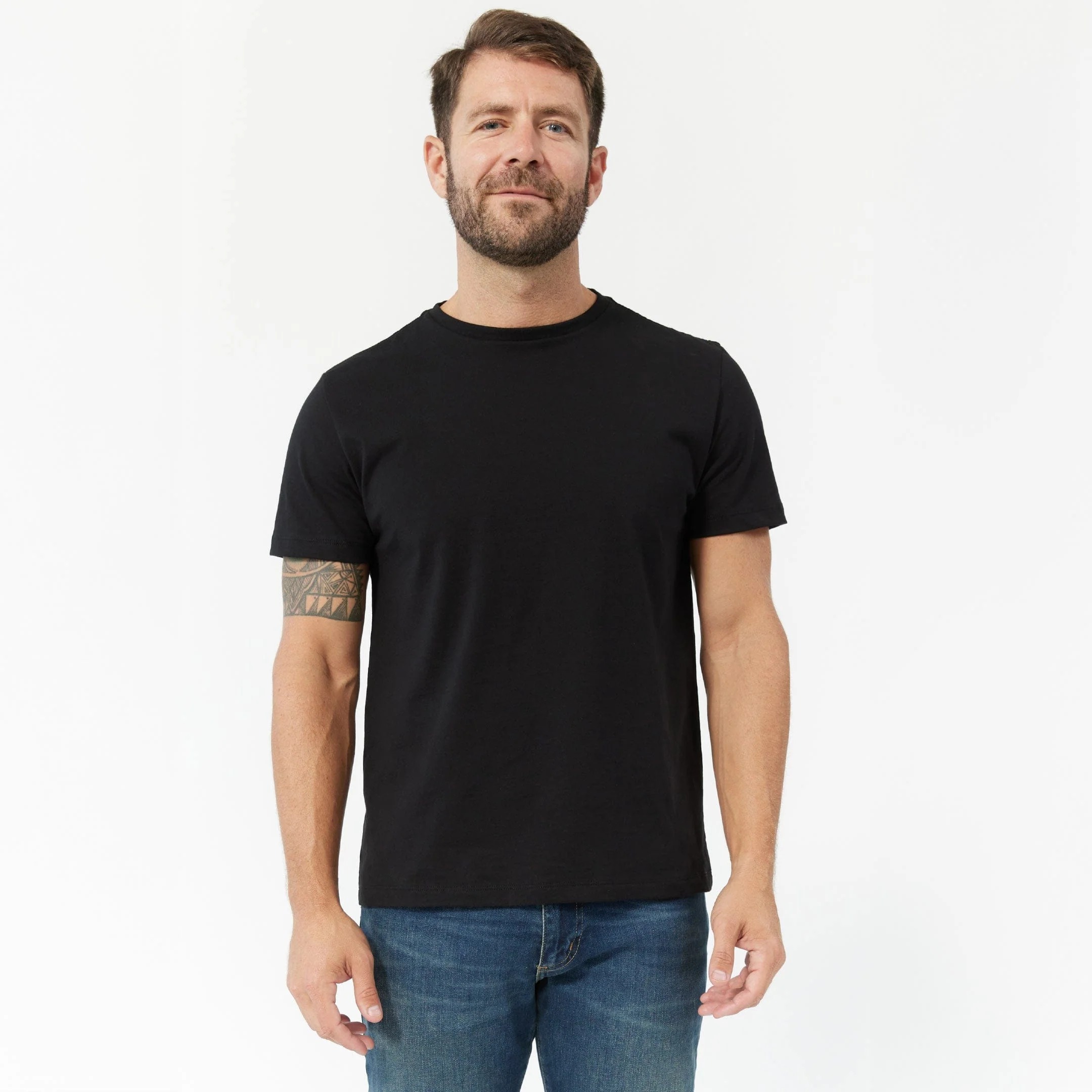 black t shirt outfit men